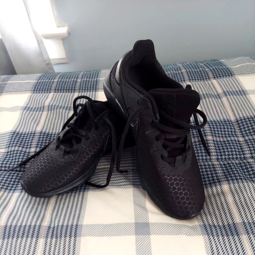Womens NIKE black Sneaker